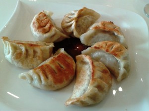 Loving Hut Golden Wonton mit Champignonsauce - Loving Hut - Vegane Küche - Wien