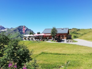 etwas abseits gelegen und daher wenig los, im Winter an der Piste - Auenfelder Hütte - Schröcken