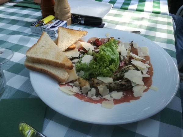 Rindercarpaccio mit Spargelspitzen - Restaurant Klein Steiermark - Wien