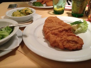 Kalbsschnitzel - Gasthaus Ambichl - St. Georgen am Steinfelde