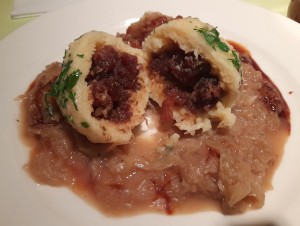 Grammelknödel kleine Portion 9,50 - Knödel zu weich, Grammeln geschmacklos, Kraut gut