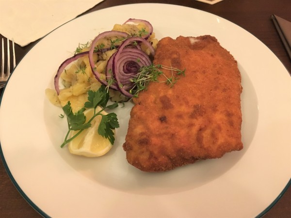 Cordon Bleu mit Erdäpfelsalat (beides keine geschmackliche Offenbarung) - Glöckl Bräu - Graz