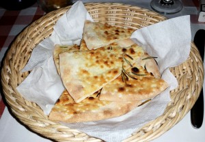 Focaccia mit Rosmarin und Olivenöl