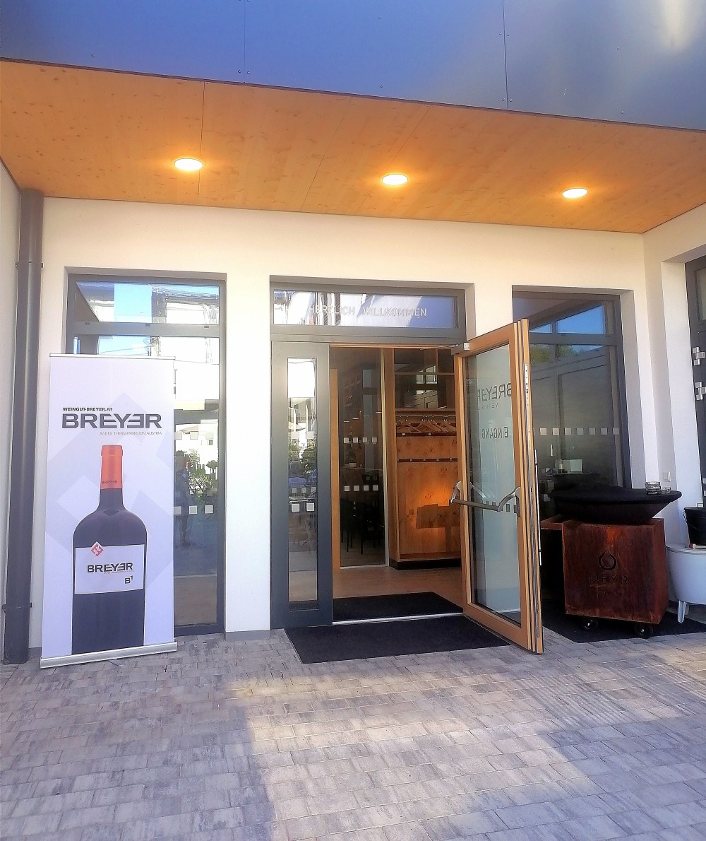 Der Eingang - Weingut & Heuriger Karl Breyer - Baden