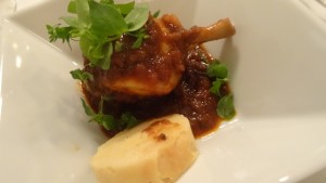 Gulasch vom Maishendl mit Briocheknödel & Vogelmiere - Freyenstein - Wien