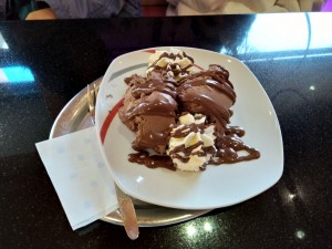 Profiteroles - Bortolotti Eissalon Dolomiten - Wien