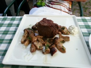 Filetsteak mit Steinpilzen und Rosmarinkartoffeln - Stockerwirt - Sulz im Wienerwald
