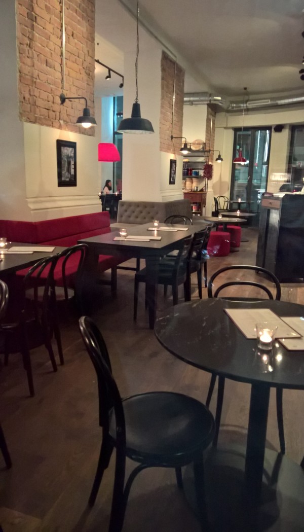 Ambiente ganz vorne, da wo man rein kommt. - L'Osteria - Wien