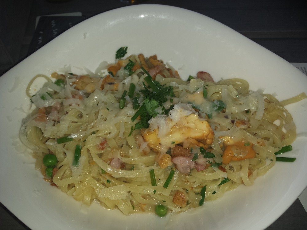 Pasta Fortuna mit Linguine - gebratene Eierschwammerl mit Speck und Erbsen ... - Vapiano SCS - Vösendorf