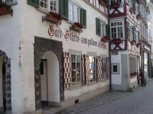 Die Fassade des denkmalgeschützen "Goldenen Hirschen" in Bregenz. - Goldener Hirschen - Bregenz