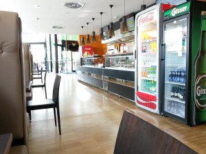 Blick in den Gastraum und zur Bestelltheke - Mediterran BurgerGrill - Lannach