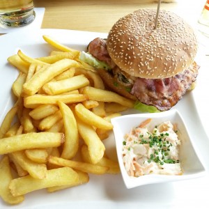 BBQ Burger mit Steak fries - Harley Davidson - Clocktower American Bar & Grill - Graz