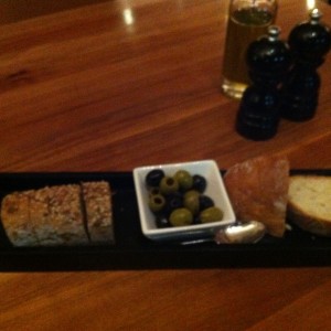 Brot und Oliven zum Gedeck - HUTH da moritz - Wien