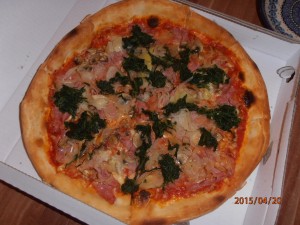 Quattro S. mit xtra zwiebeln und spinat - Pizzeria Santa Maria - Wien