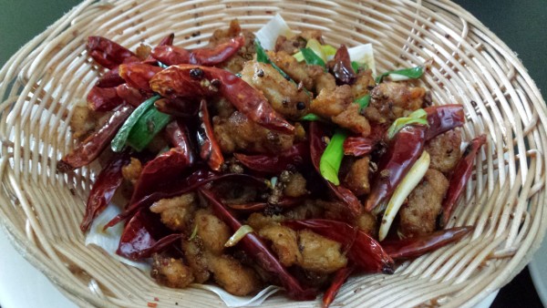 "Chong Qing La Zi Ji". Eher frittiertes Hühnerfleisch, trocken. Naja - Chinakitchen no.27 - Wien