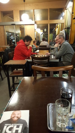 Kartenspiele,Schachpartien und Billardkugeln gehören zum WEIDINGER einfach dazu! - Café Weidinger - Wien