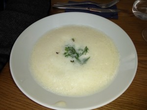 Fischsuppe (sehr viel Schaum)