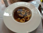 Klare Ochsenschwanzsuppe mit kleinen hausgemachten Tortellini - FABIOS - Wien