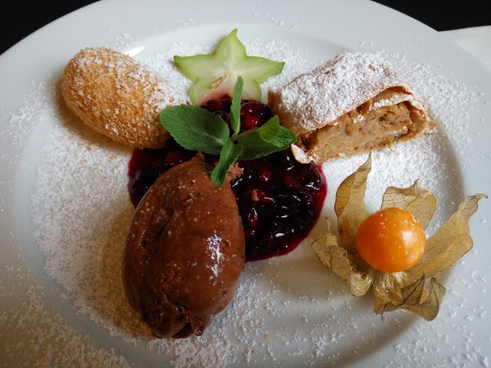 Dessertvariation (Topfennockerl, Mousse, Apfelstrudel) - Prinz Ferdinand - Wien