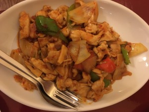 Knusprig gebratenes Hühnerfleisch in Würfeln mit Chili und Sichuanpfeffer. - Chinarestaurant No. 27 - Wien