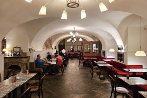 Diglas Schottenstift - Hofseitiger Gastraum - sehr geräumig - Cafe Diglas im Schottenstift - Wien