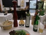 Für die Zubereitung des Salats - Peppino im Hofkeller - Graz