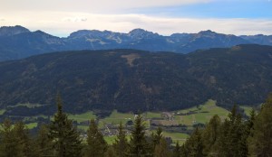 Der Blick von der Terrasse übers Gitschtal aufs Nassfeld. Da unten in ... - Kohlröslhütte - Hermagor
