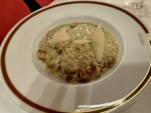 Das Risotto mit Waldpilzen, etwas zu bissfest - Sacher Rote Bar - Wien