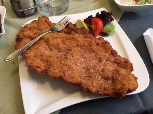 Spezial Cordon Bleu - groß € 10,20 mit gemischtem Salat (nicht nur günstig ... - Gasthaus Josefstadt - Wien