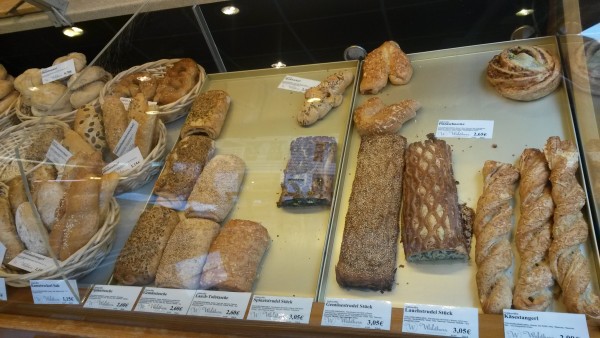 Lauchstrudel, Spinatstrudel, Gemüsestrudel, Käsestangerl, Pizzaschnecke, ... - Bäckerei Waldherr - Wien