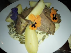 Gekochtes Rindfleisch mit Rahmfisolen und Salzerdäpfel - sehr gut!! - Coopers No. 1 - Wien