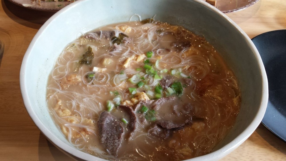 "Suan Cai Mian", Nudeln mit Rindfleisch in einer chinesischen Sauerkrautsuppe - Mama Liu and Sons - Wien