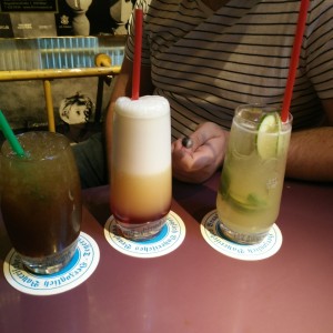 Long Island Ice Tea, Sex on the Beach, Mojito (vlnr) - Kix Bar - Wien