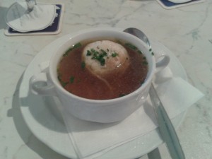 Rindsuppe mit Tirolerknödel