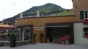 im Hintergrund das Kriegerhorn - Krone - LECH am Arlberg