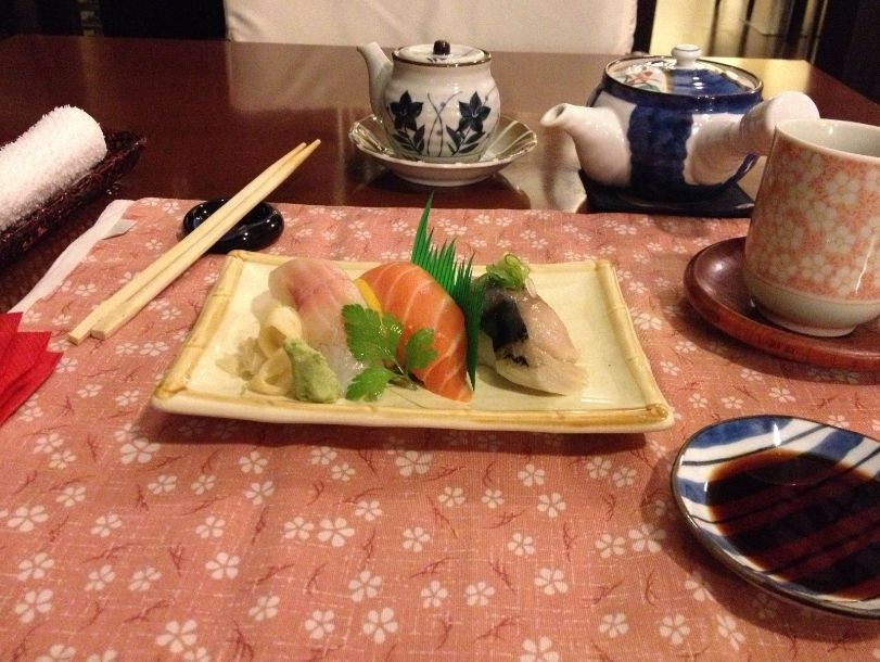 Sushi: Goldbrasse, Lachs, marinierte Makrele - Nihon Bashi - Wien
