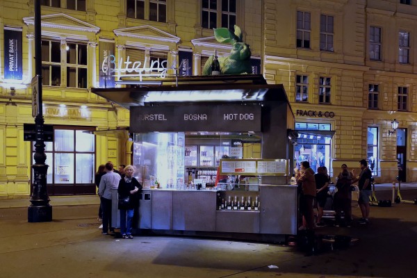 Der Würstelstand im Abendglanz - Bitzinger's Würstelstand - Albertina - Wien