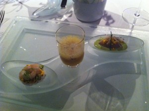 Gruss 1: Kalbstafelspitz mit frankfurter grüner Sauce, Kürbissüppchen, ... - Silvio Nickol - Restaurant Coburg - Wien