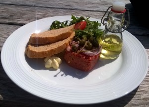 Beef Tatar, dazu (wer will) Chiliöl..... - Rud Alpe - LECH am Arlberg