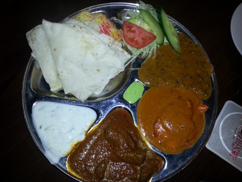 Thali Platte - Beef Curry, Butter Chicken und Dhal - Goa - Wiener Neudorf