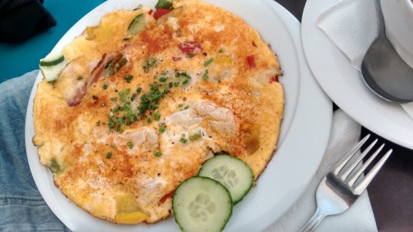 Omelette mit Bergkäse, Chili, Speck, ... - Breakfast Club - Wien