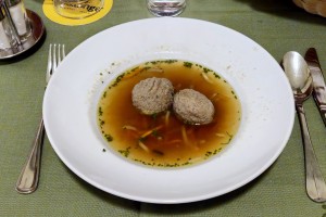 Hausmair - Leberknödelsuppe - tadellos - Hausmair's Gaststätte - Wien