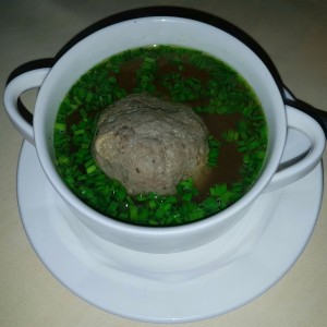 Leberknödelsuppe - Landgasthof "Zum schwarzen Adler" - Altenmarkt / Triesting