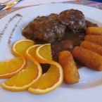 Wildschwein Fleischlaberl mit Kroketten - Restaurant Kaiserziegel - Kaltenleutgeben