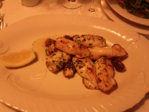 Calamari in Olivenöl gebraten mit Kräutern - Roseggerhof - Graz