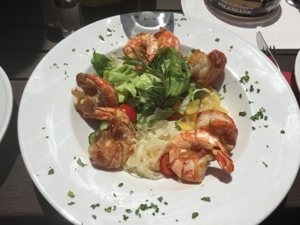 Riesengarnelen auf gemischtem Salat - Dorfwirt Bakutz - Oberwaltersdorf