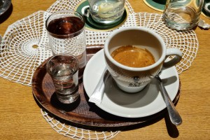 Restaurant Mader - Espresso Alt Wien mit altem Stamperl