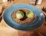 Vorspeisengrammelknödel auf Bergrahmlinsen mit Lardo, perfekt! - Zur Goldenen Kugel - Wien