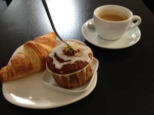 Karottenkuchen, Brioche ungefüllt, Caffè doppio - Tribeka - Graz