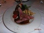 Rehnuss medium rare in ein einer Carbernetsosse mit gegrilltem Gemüse, ... - Schimanszky - Wien